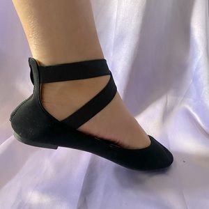Ballerina style flats size 8.